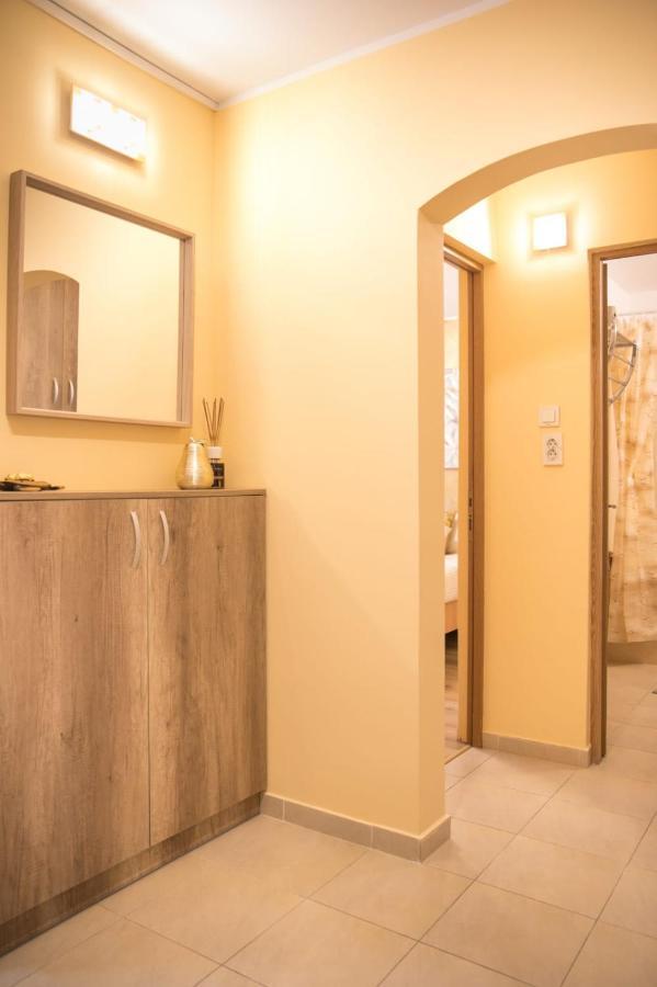 Golden Apartment Baneasa Bucarest Exterior foto