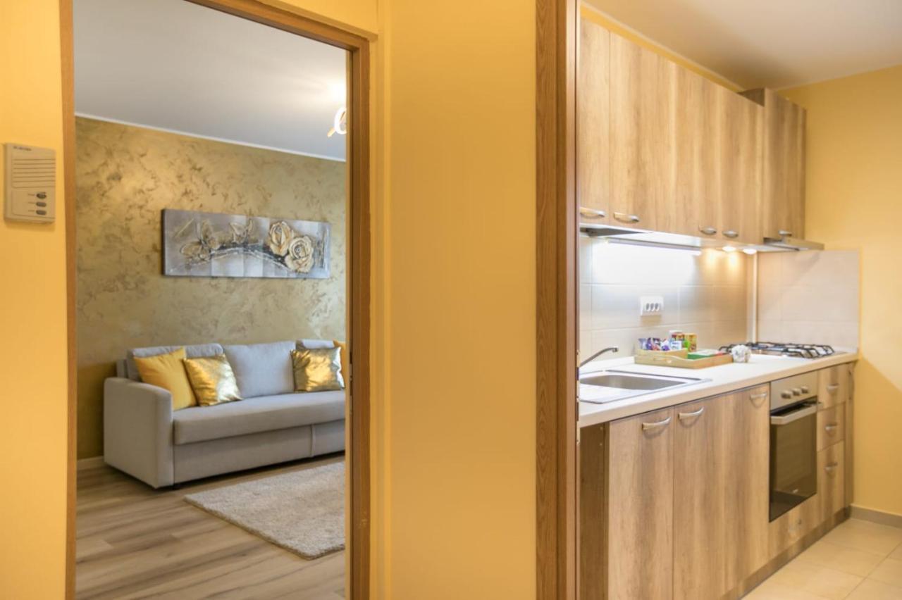 Golden Apartment Baneasa Bucarest Exterior foto