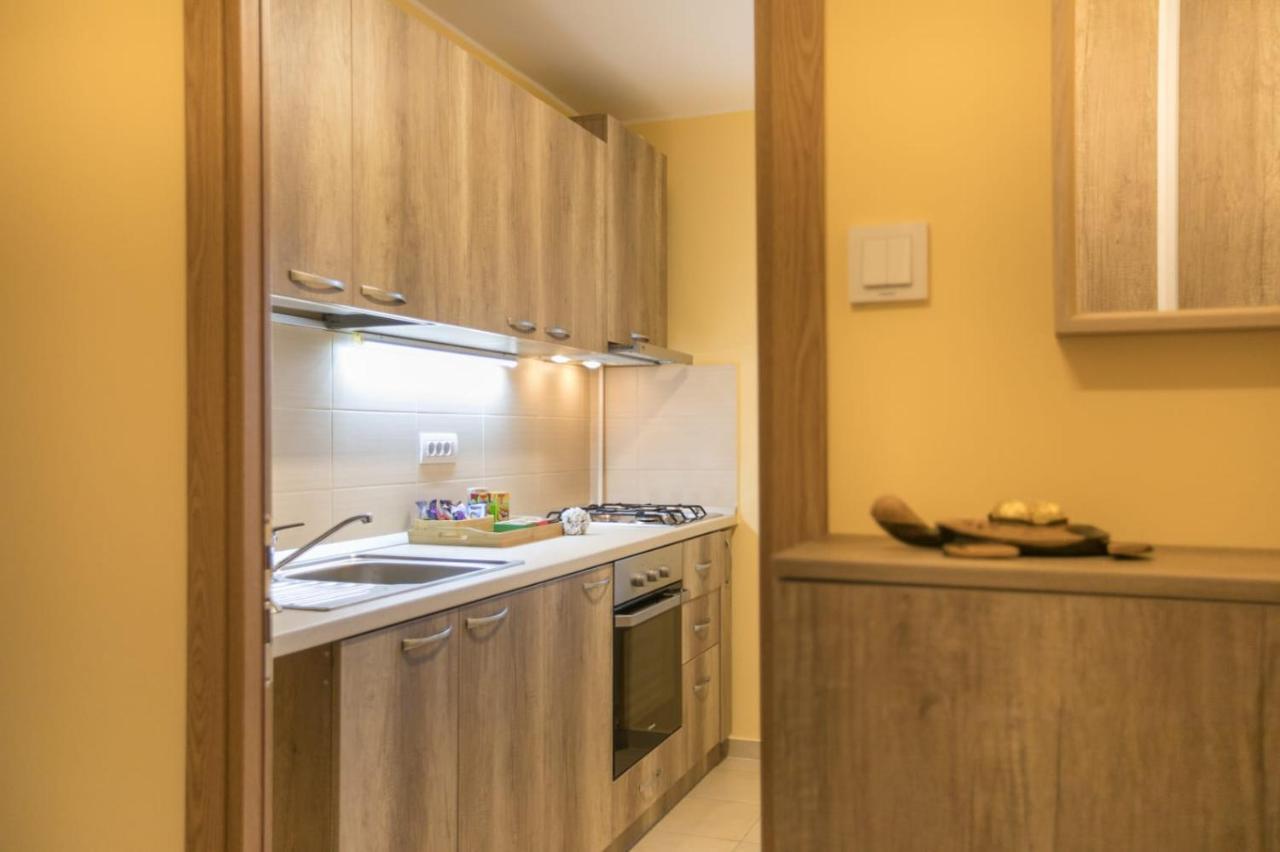 Golden Apartment Baneasa Bucarest Exterior foto