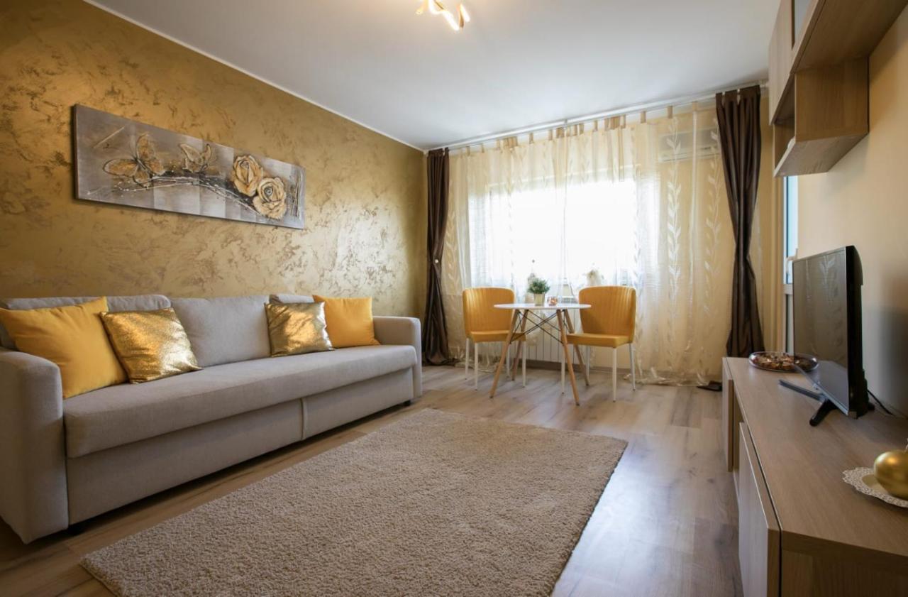 Golden Apartment Baneasa Bucarest Exterior foto