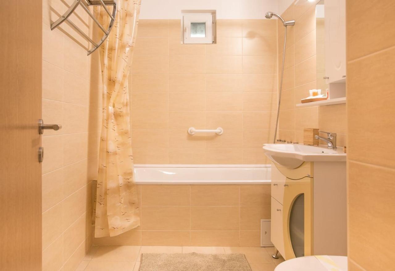 Golden Apartment Baneasa Bucarest Exterior foto